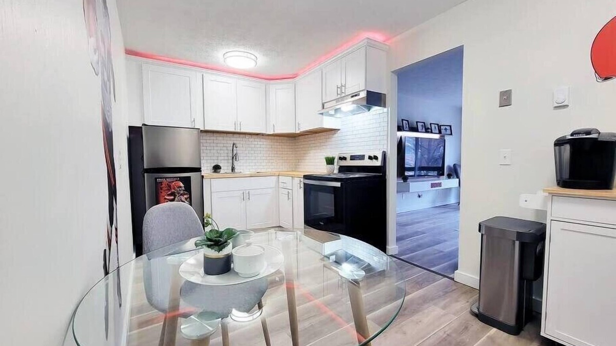 Canton Apartment | Spacious Upgraded Private HOF Apt - 7 minute walk