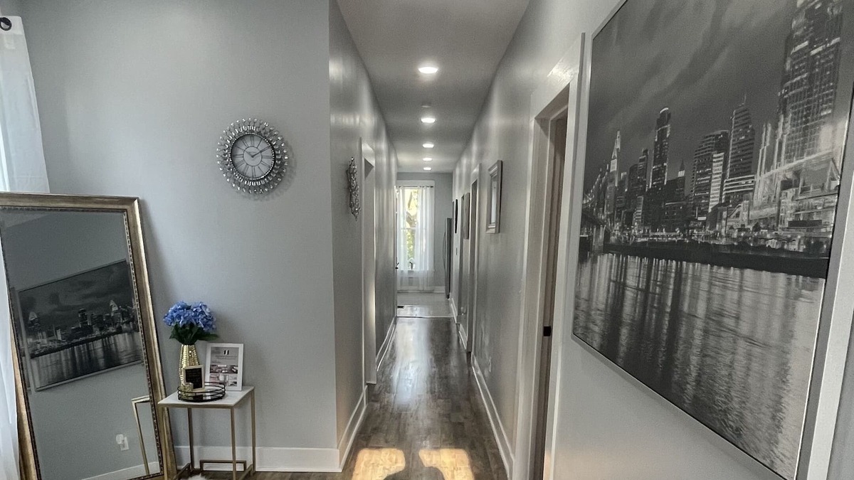 East Price Hill House | Spacious upscale 6bedroom home