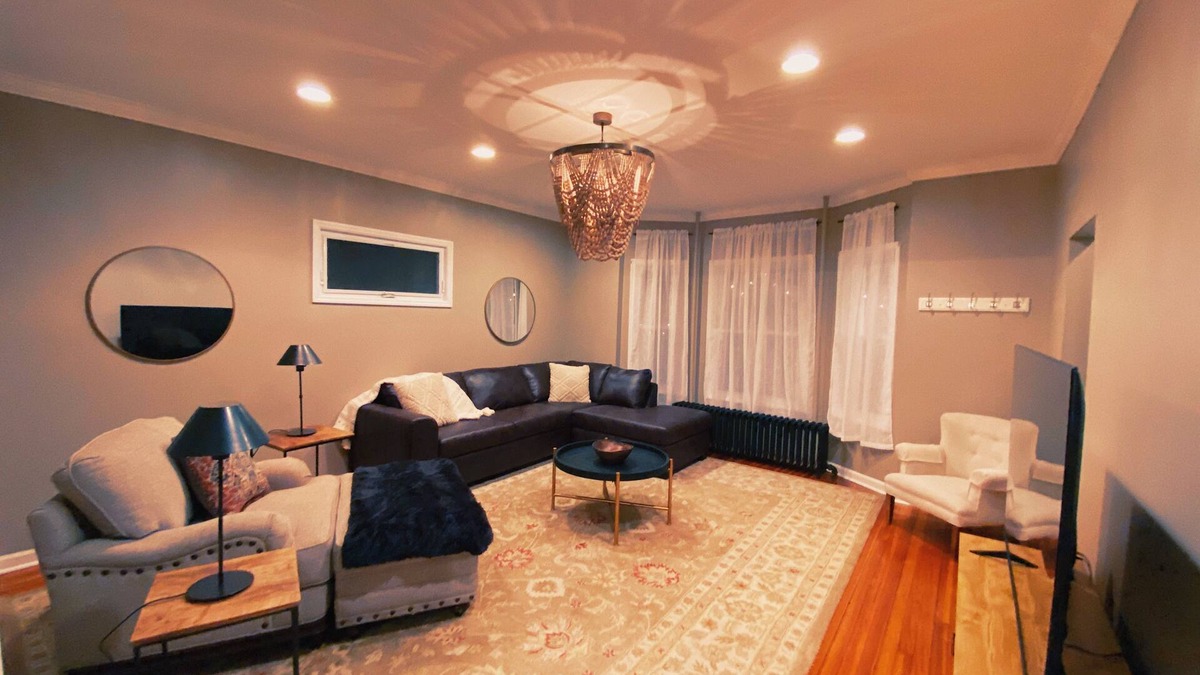 Buckingham Lake - Crestwood House | ✨Spacious Urban APT w/4BR & Office-Ready in Albany