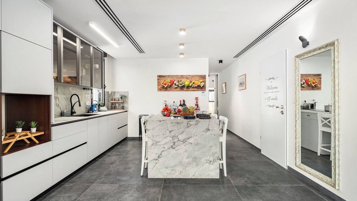 Tel Aviv City Center Condo | Spacious urban elegance - Premium location