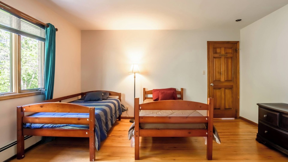 Parsippany Apartment | Spacious 5-bedroom apartment with AC and WiFi in charming Parsippany-Troy Hills