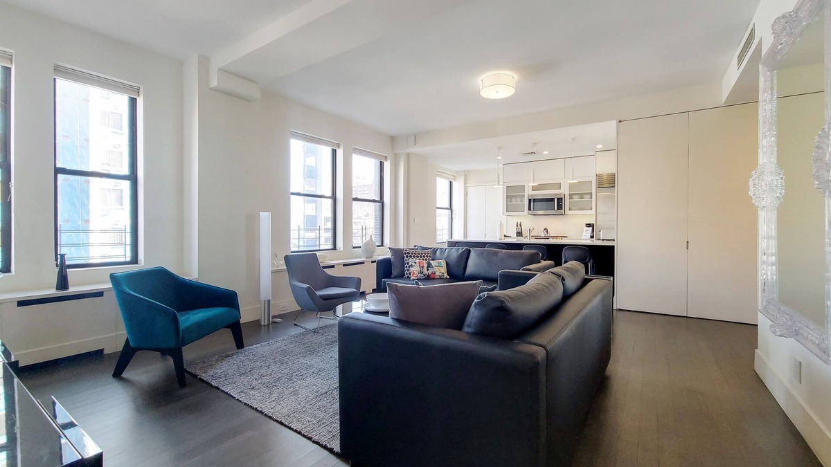 Upper West Side Apartment | Spacious UWS Two Bedroom in Pre-War Building
