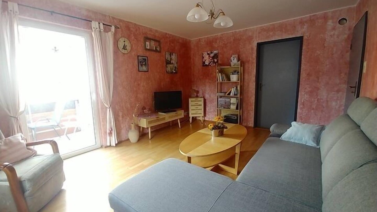 Mainberg Apartment | Spacious vacation apartment directly below Mainberg Castle