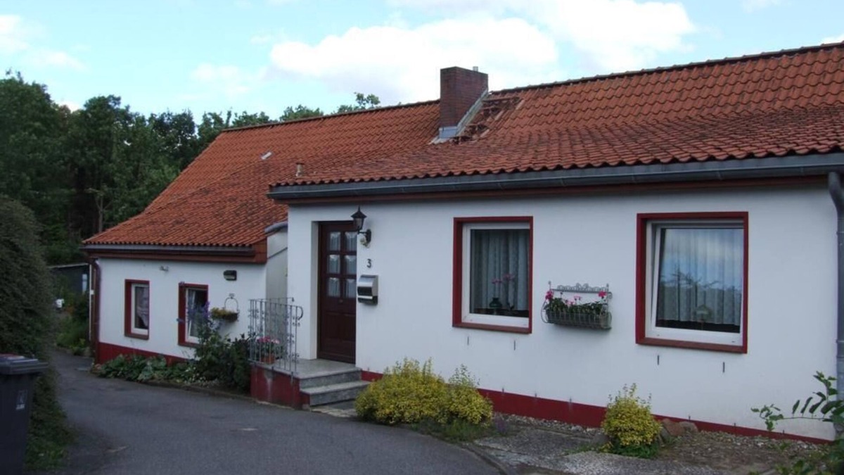Ascheberg House | Spacious vacation apartment with balcony (lake view), garden and direct lake access
