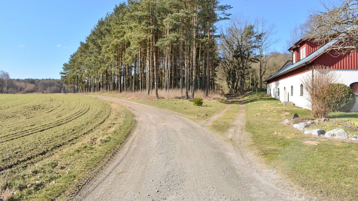 Blentarp Apartment | Spacious vacation apartment on former farm