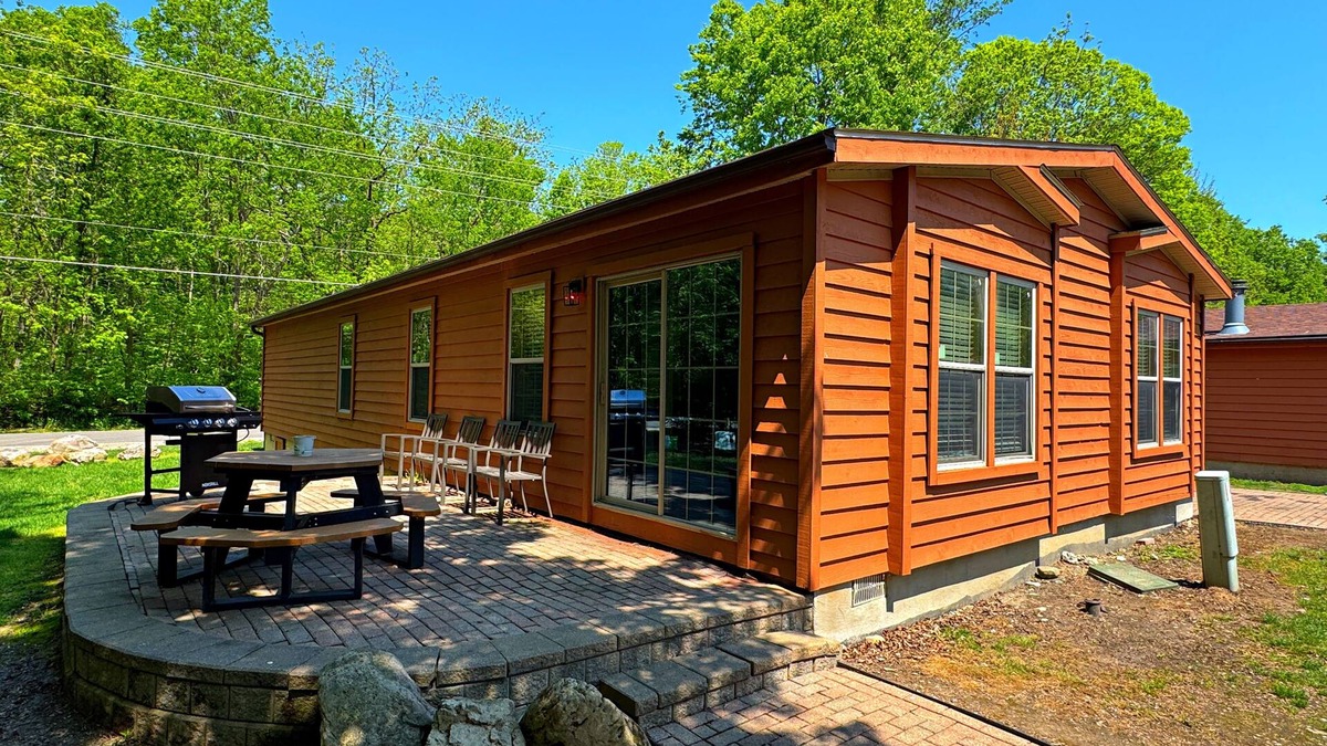 Put-in-Bay House | Spacious Vacation Home on Put-in-Bay -Sleeps 16 w/5 BR, 2 BA Big Pool- IC111