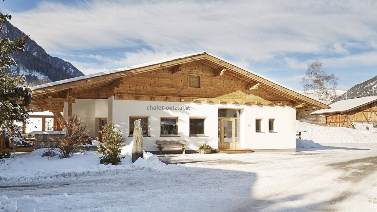 Oetz House | Spacious vacation home for 15 people with large terrace/garden.