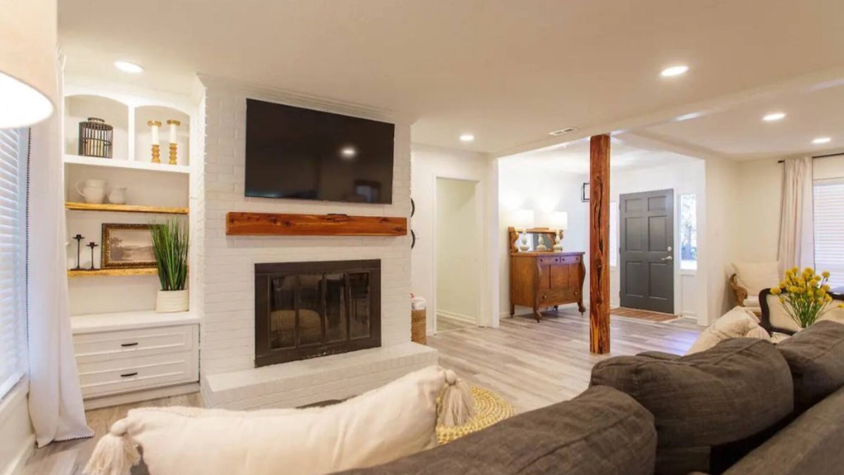 Valdosta House | Spacious Valdosta Retreat + Screened Porch, Large Yard & Peaceful Vibes