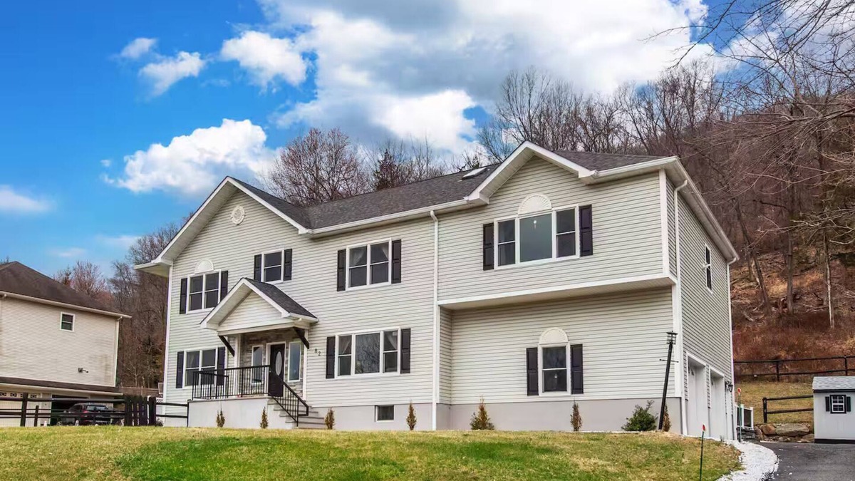 Wantage House | Spacious Vernon retreat home