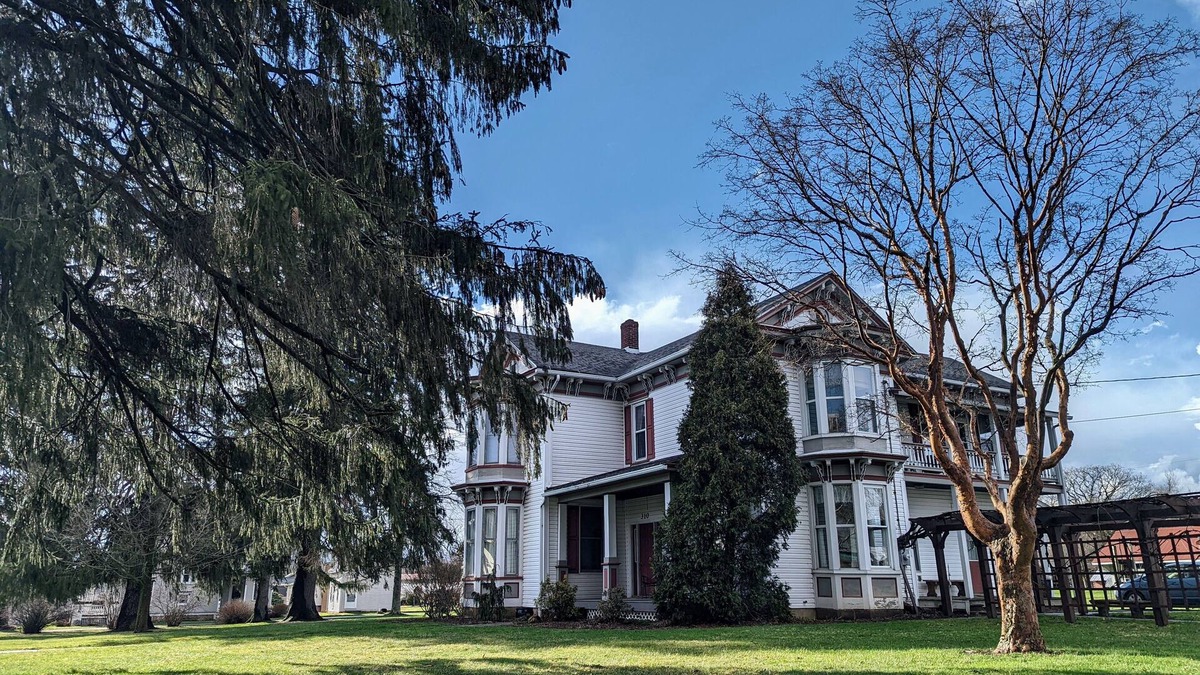 Salisbury Apartment | Spacious Victorian Home 2nd floor apartment