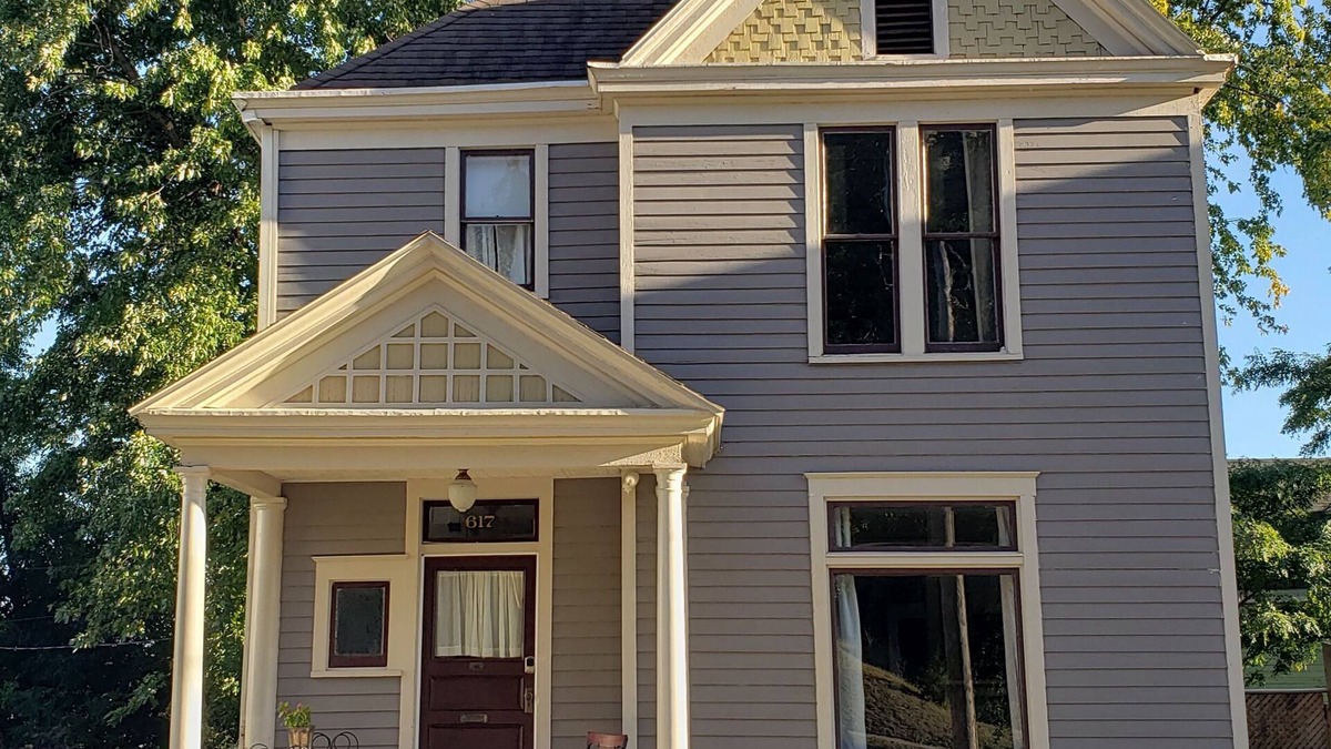 Hannibal House | Spacious Victorian perfect for large groups. Walk to Main Street!