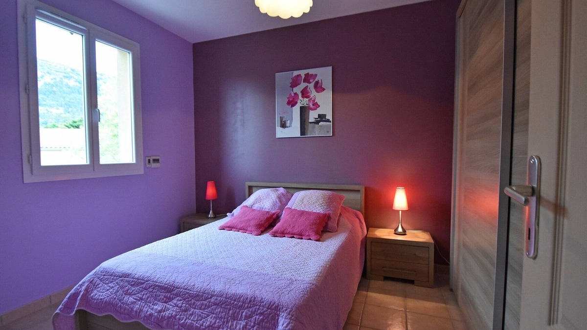 Beaumes-de-Venise Villa | Spacious Villa with Pool