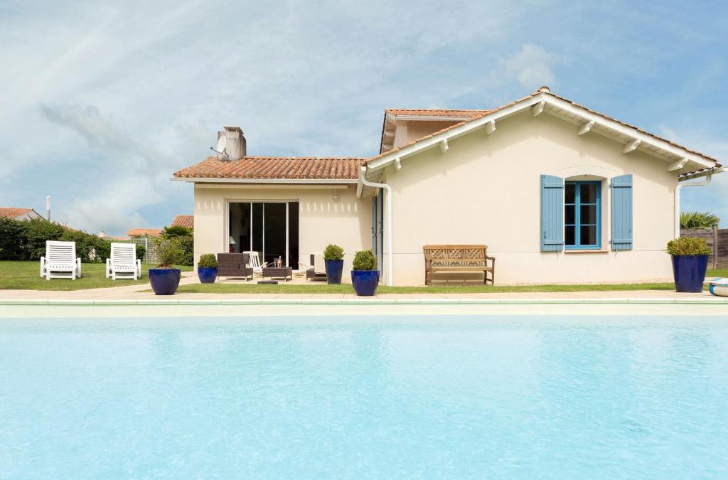 L'Aiguillon-sur-Vie Villa | Spacious villa with private swimming pool