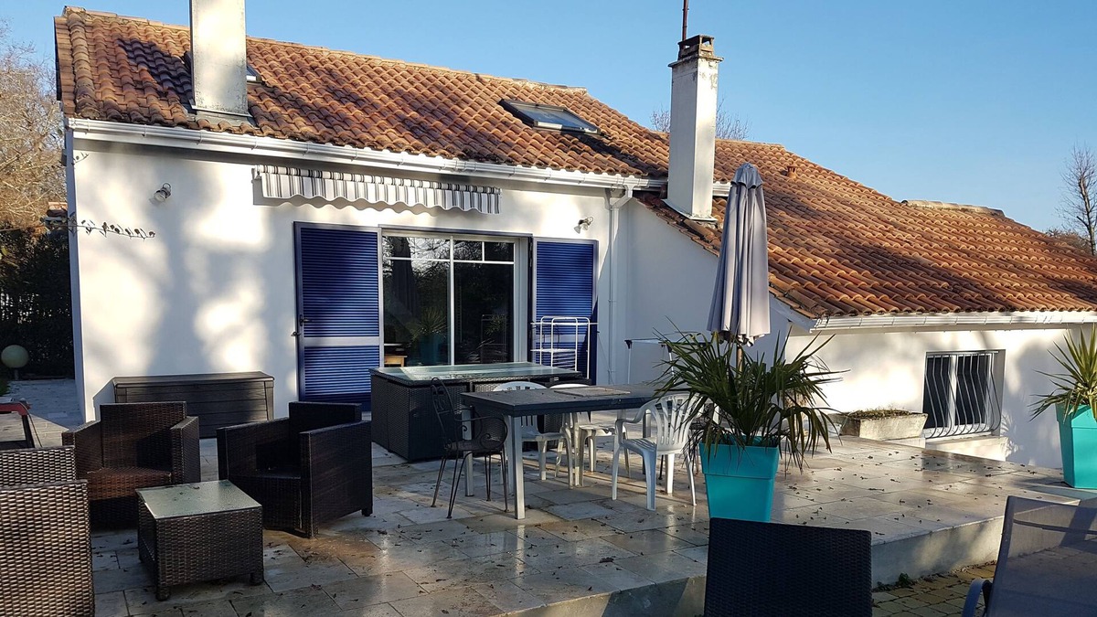 Latresne House | Spacious villa 237 m2 with swimming pool Plus12 people near Bordeaux