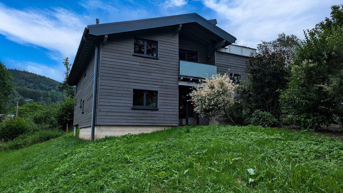 Ban-de-Laveline Cottage | Spacious villa with spa and pool table, WiFi, private parking