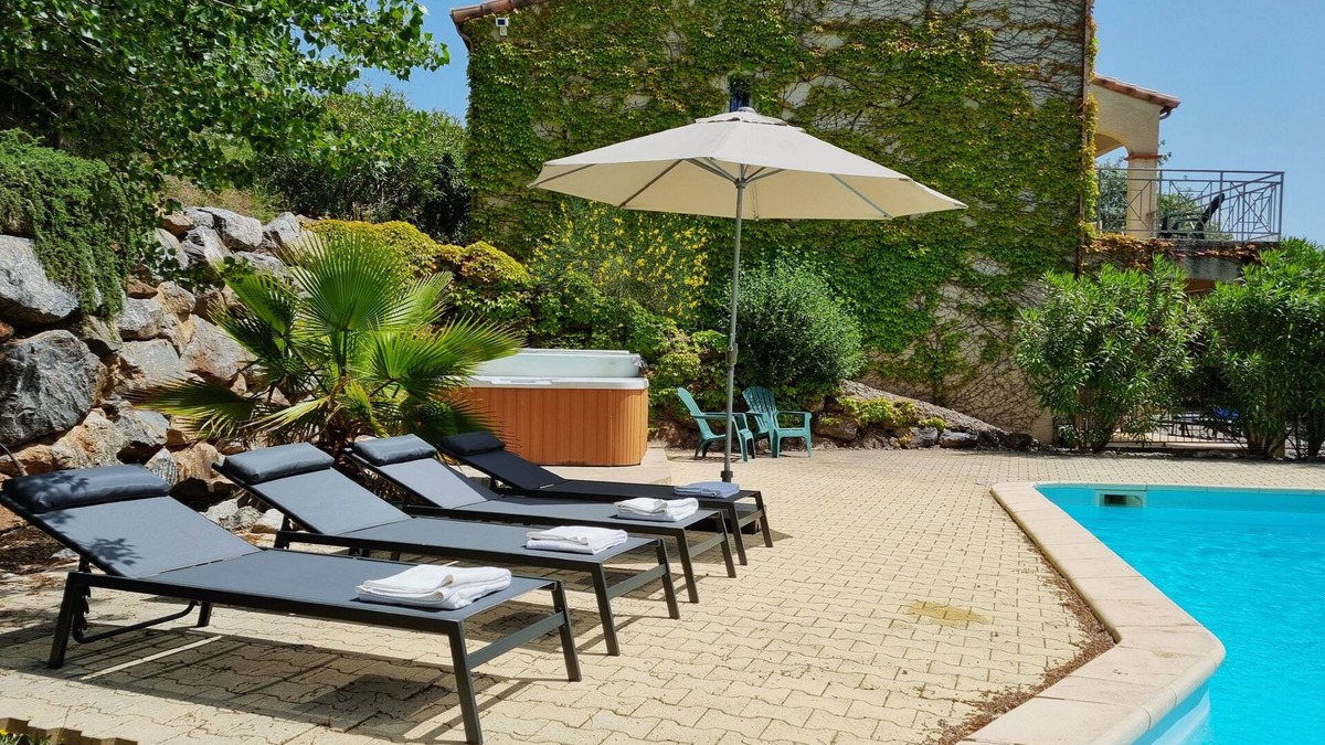 Caunes-Minervois Villa | Spacious villa with private pool in Caunes