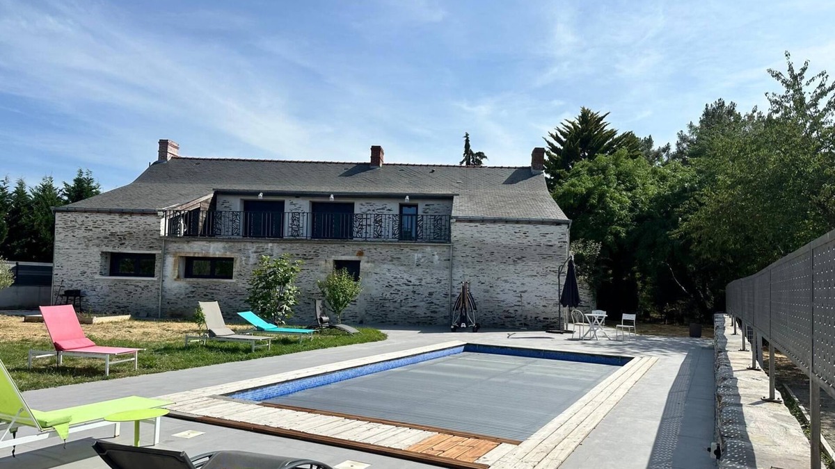Les Ponts-de-Ce Villa | Spacious villa with private pool