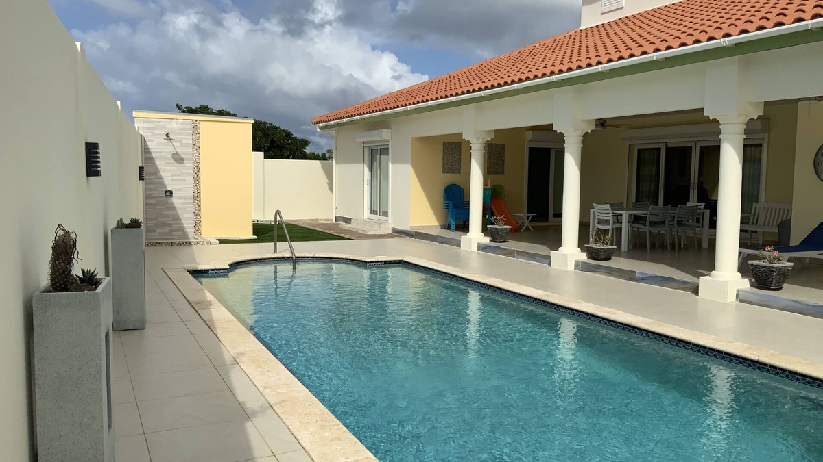 Boroncana Villa | Spacious Villa in Rooi Santo, minutes away from white sandy beaches
