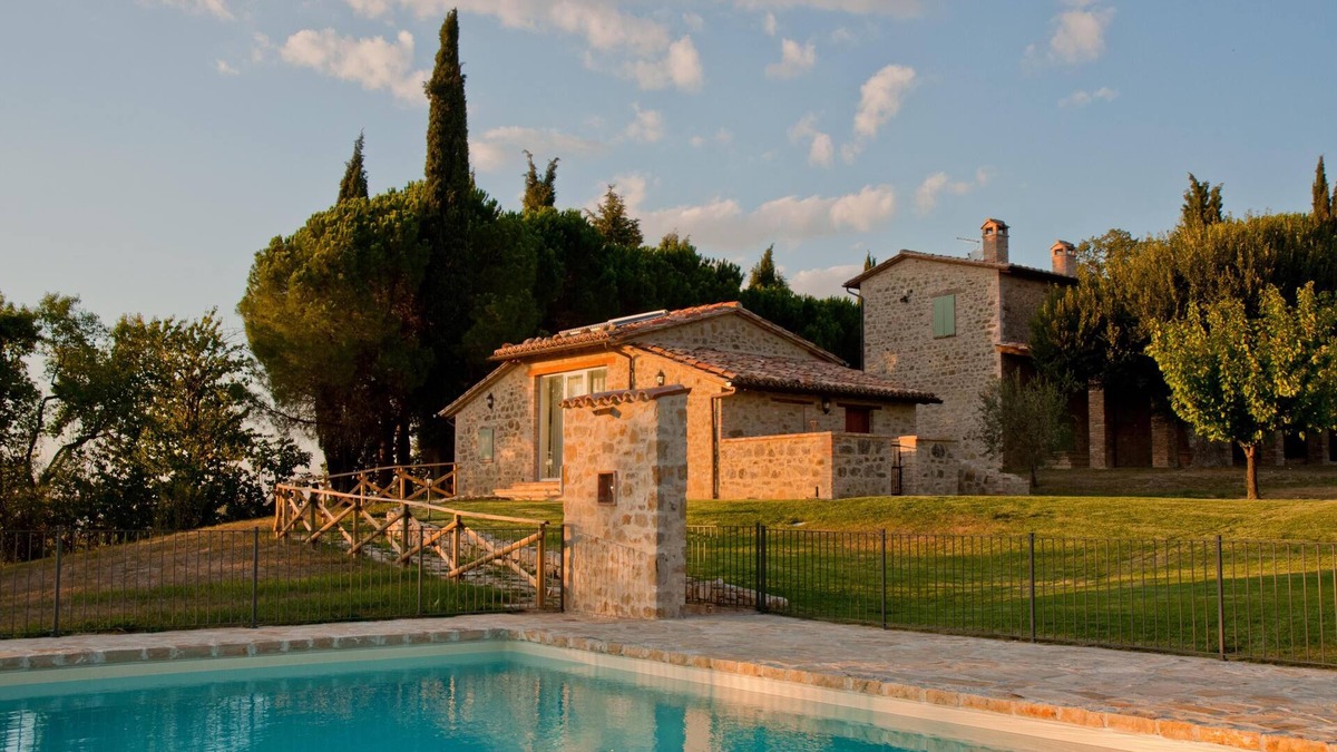 Gualdo Cattaneo Villa | Spacious villa with swimming pool in stunning scenery and picturesque villages