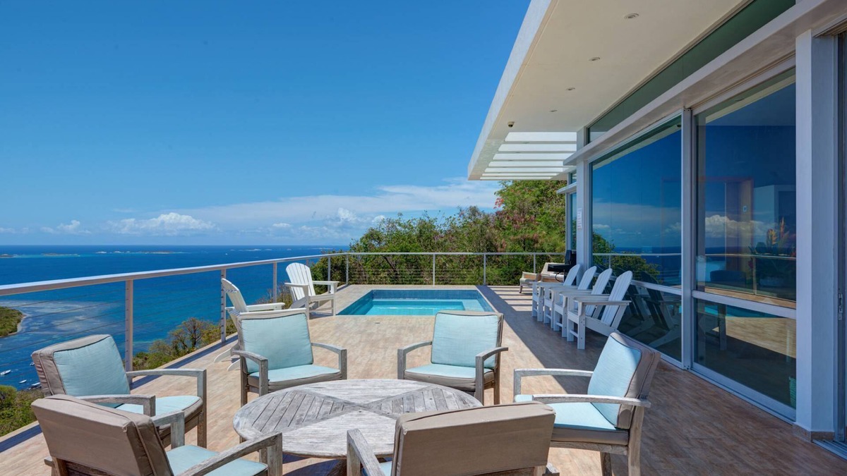 Cabezas House | Spacious Villa, Pool, Gorgeous Views, WIFI, Great for Groups & Families, close to Seven Seas Beach