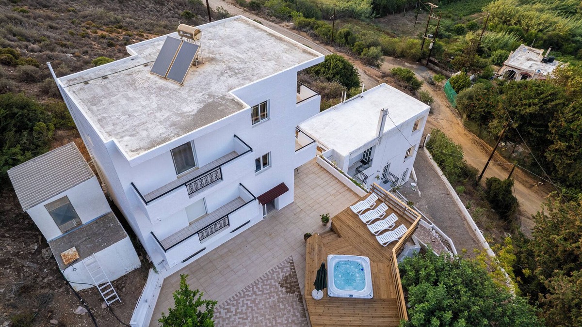Fodele Villa | Spacious villa with hot tub in Fodele Beach with beautiful sea and mountain view