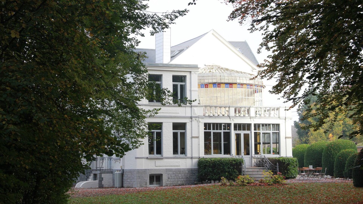 Chimay Villa | Spacious villa with 6 beautifully decorated bedrooms set in 80 acres of parkland