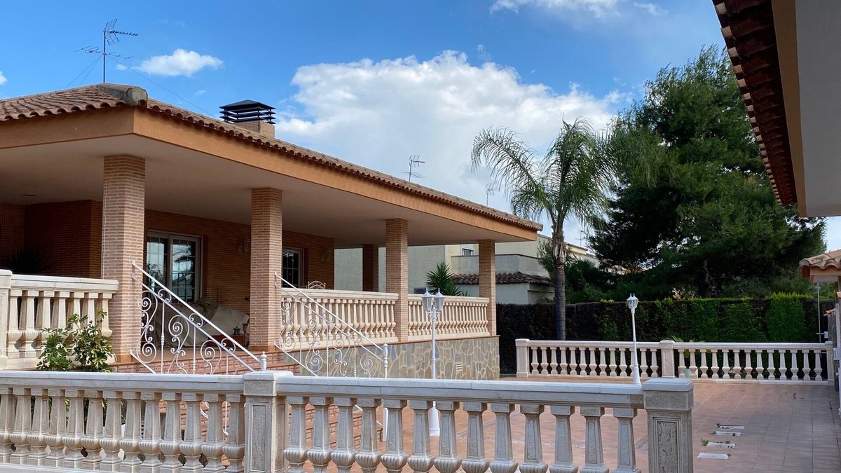 Serra Villa | Spacious villa with a large pool and BBQ area