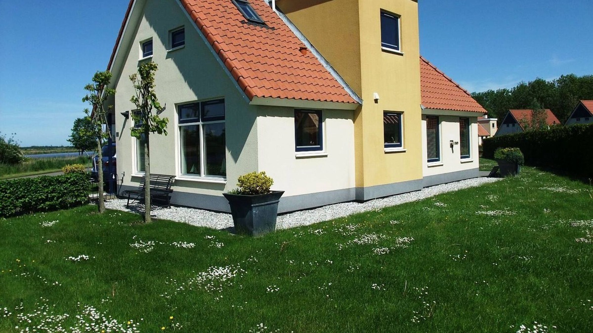 Suameer Villa | Spacious villa with dishwasher, Leeuwarden at 21km