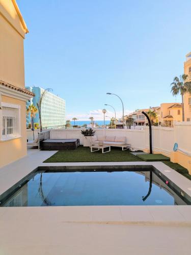 Guardamar del Segura Villa | Spacious villa with private pool and beach views