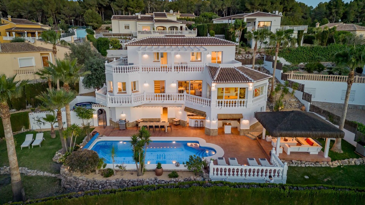 Tarraula Villa | Spacious villa with stunning panoramic views - heated pool