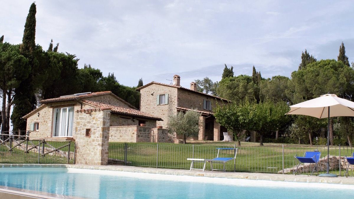 Gualdo Cattaneo Villa | Spacious villa with swimming pool in stunning scenery and picturesque villages