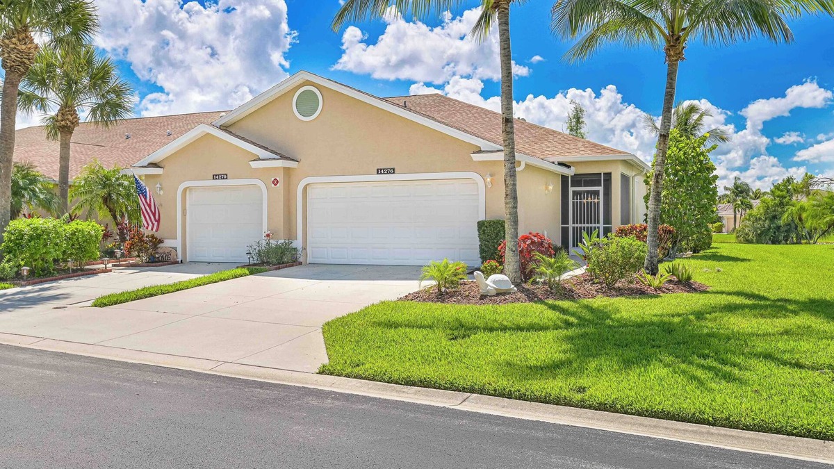 Biggar Villa | Spacious Villa with Stunning Lake Views in a Quiet 55+ Communityn