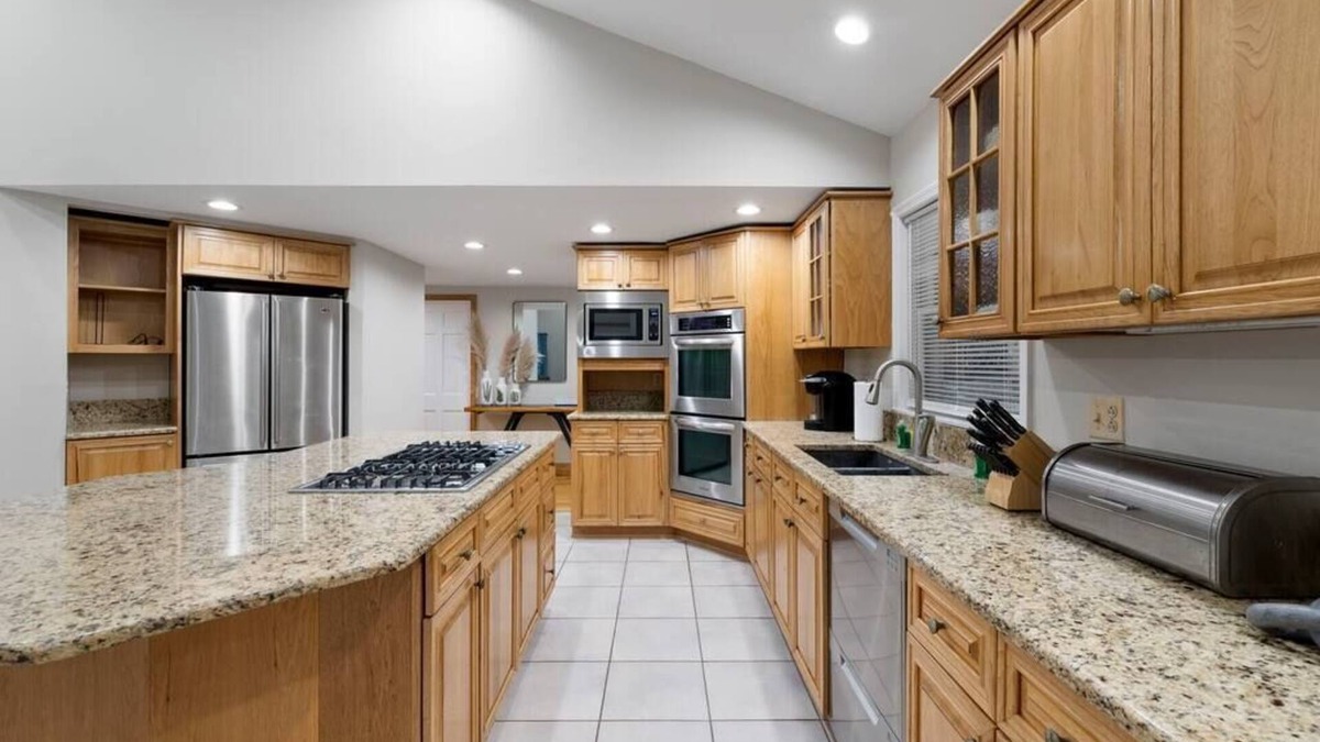 Town of Ramapo House | Spacious w/ Huge Yard, Pool, Fire Pit and Billiards