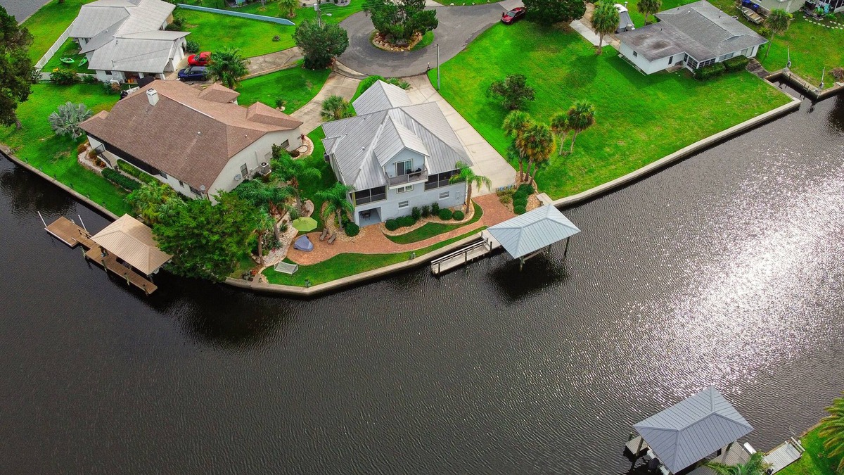 Dixie Shores House | Spacious Waterfront Luxury Home w dock, kayaks & bicycles bring your boat!
