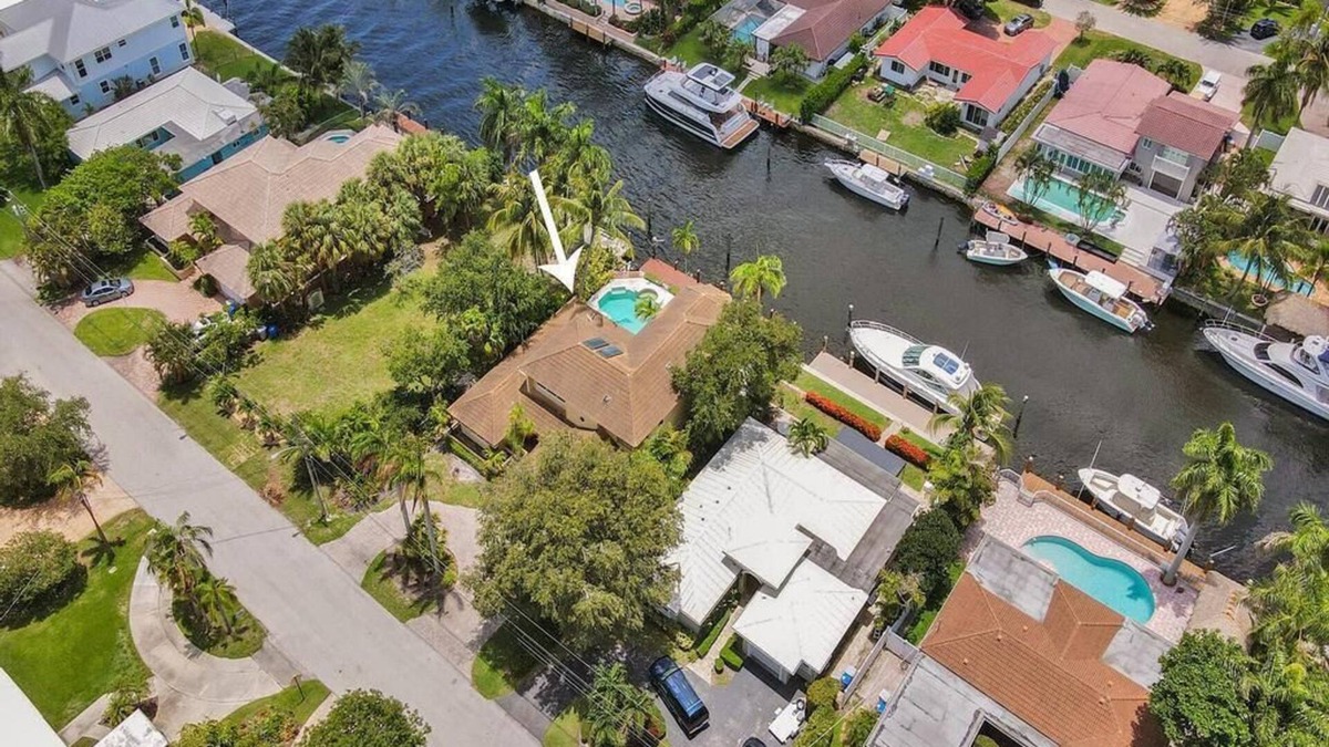 Pompano Isles House | Spacious Waterfront Pool Home - 11 min to beach