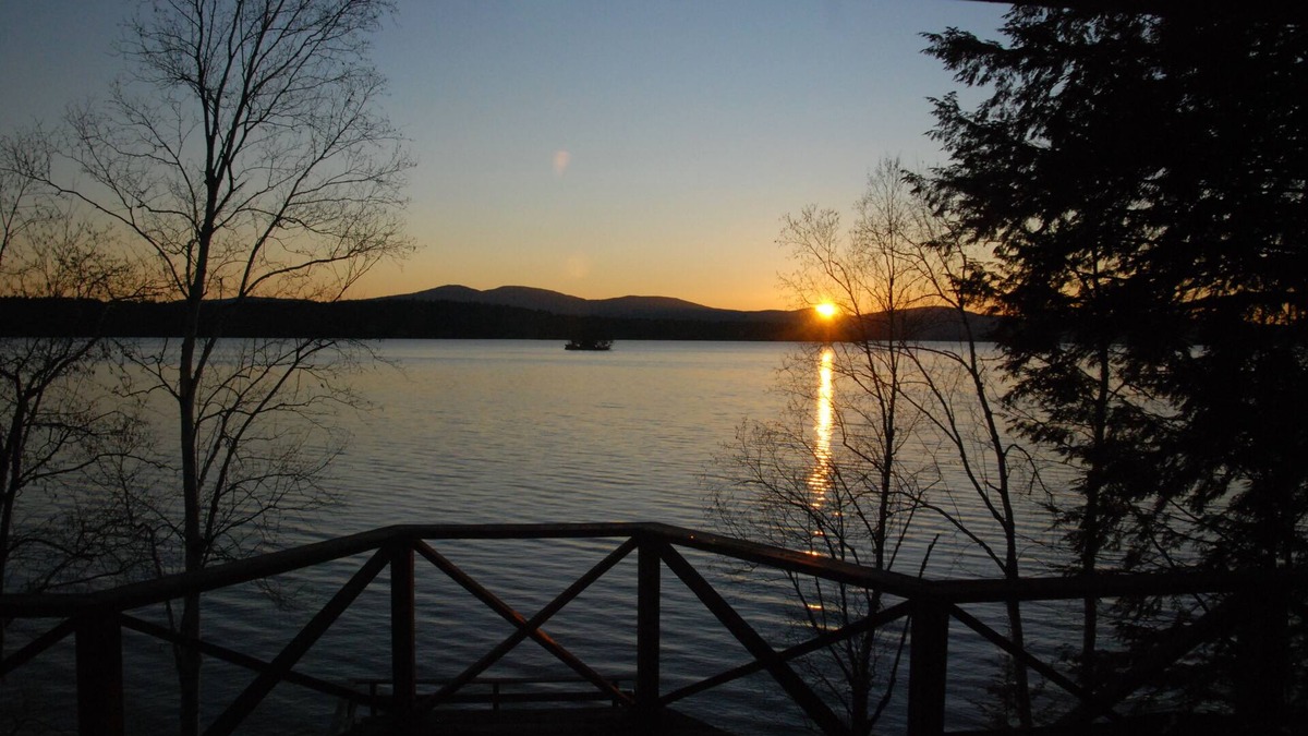 Laconia House | Spacious Waterfront 4 Season Home on Beautiful Lake Winnisquam