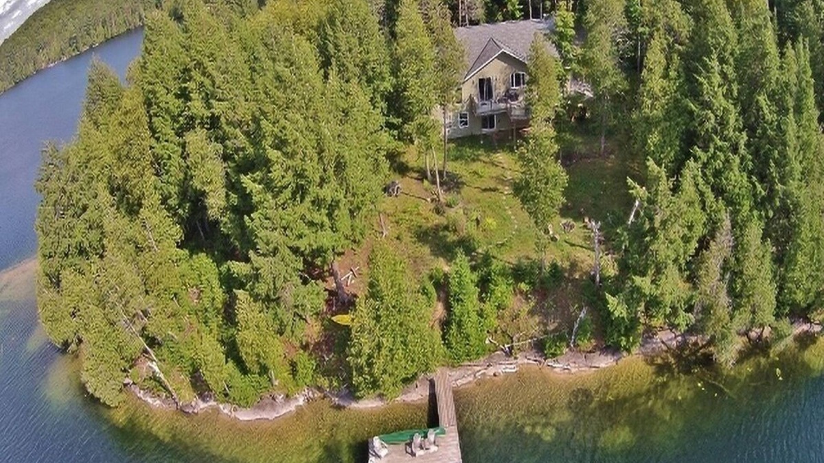 Faraday Cottage | Spacious Waterfront Cottage with Privacy and Stunning Views