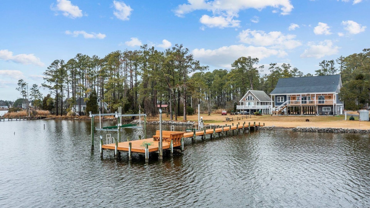 Belhaven House | Spacious waterfront home w/dock, kayaks, paddleboards, cornhole & more!