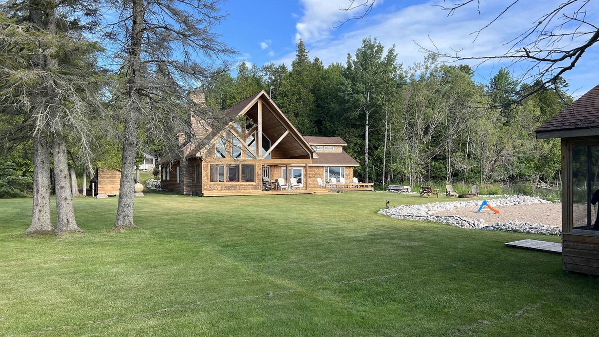Hessel House | Spacious Waterfront Home in Hessel - Perfect for large families! Pet Friendly.