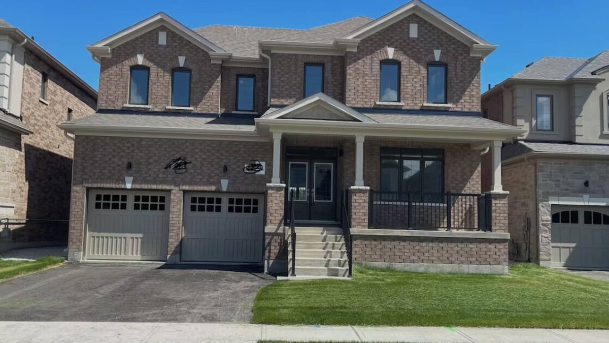 Stayner House | Spacious Waterfront Retreat near Blue Mountain & Wasaga Beach - All-Season Fun!