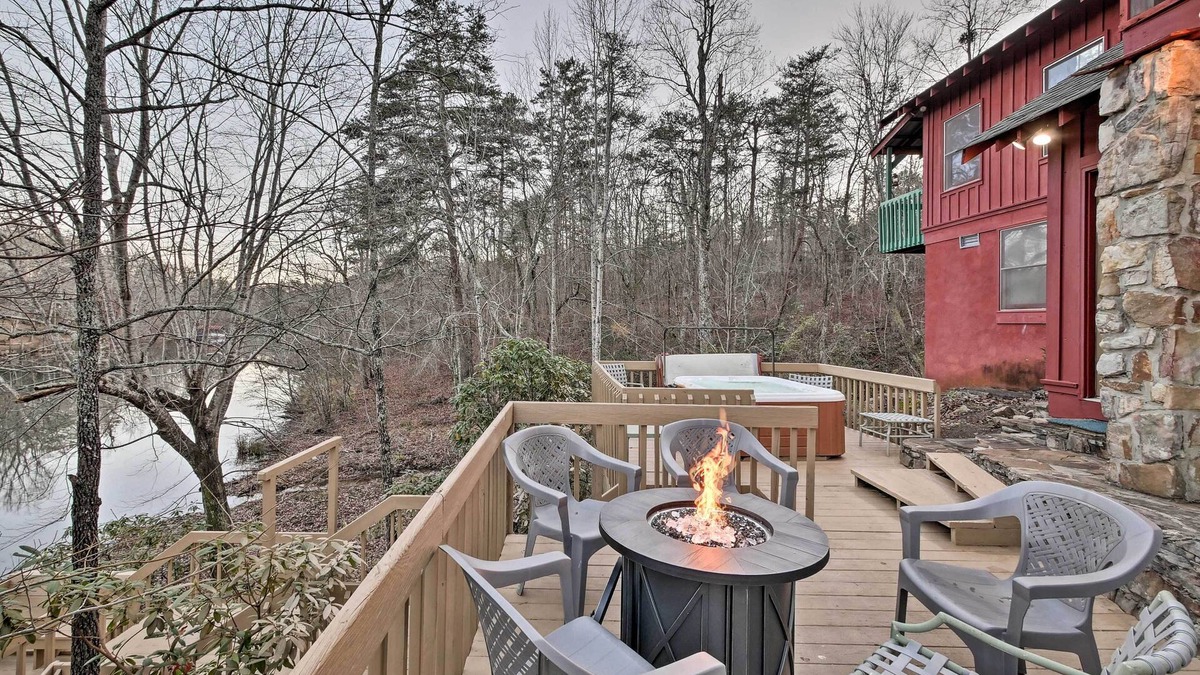 Mentone House | Spacious Waterfront Retreat w/Dock & Hot Tub