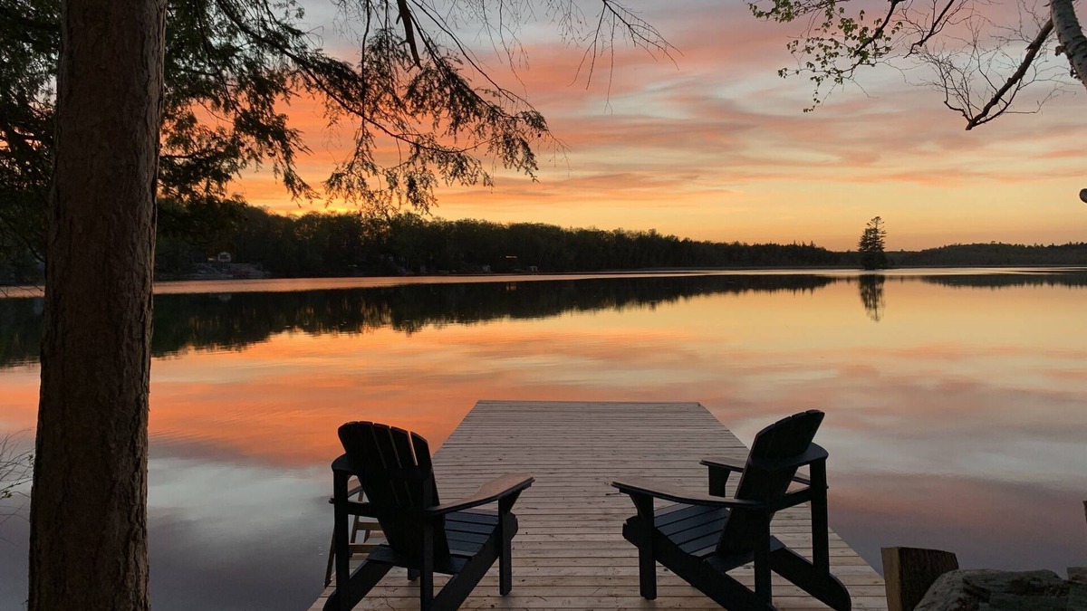 Havelock-Belmont-Methuen Cottage | Spacious Waterfront Year Round Cottage