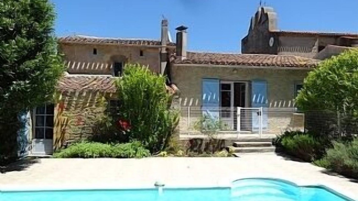 Les Casses House | Spacious Well Appointed House With Pool, Sleeps 6 People Comfortably