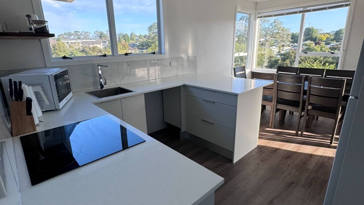 Henderson House | Spacious West Auckland Accommodation