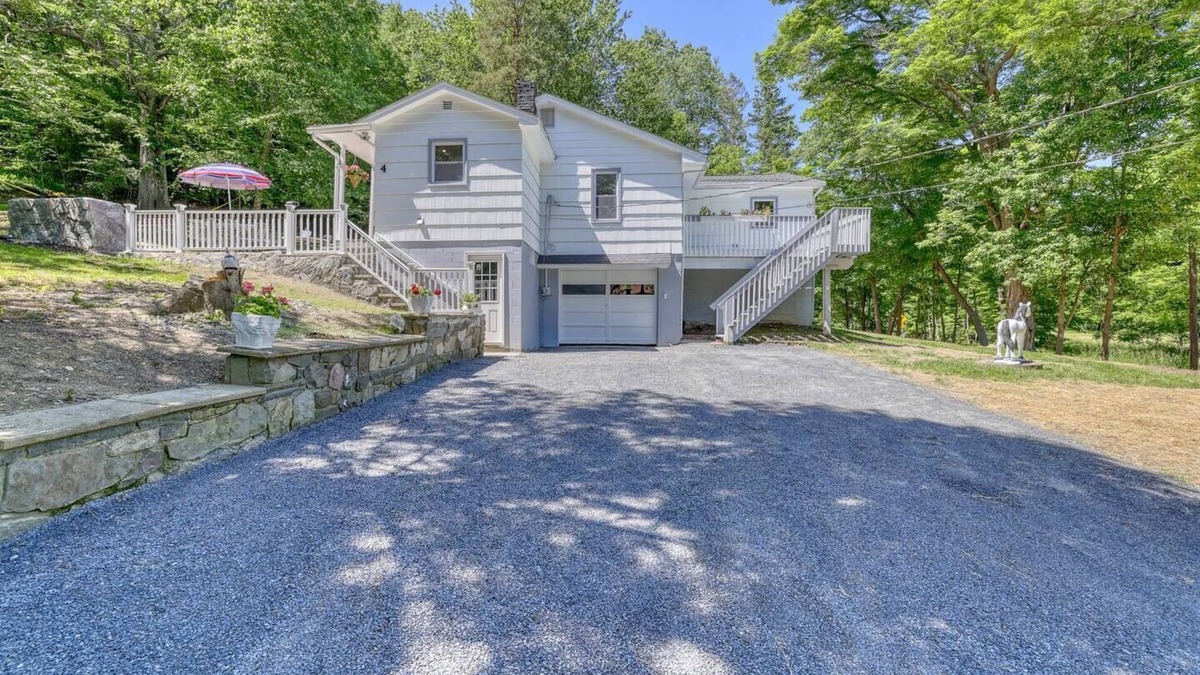 Westtown House | Spacious Westtown Home, Firepit, Up to 10 Guestnn