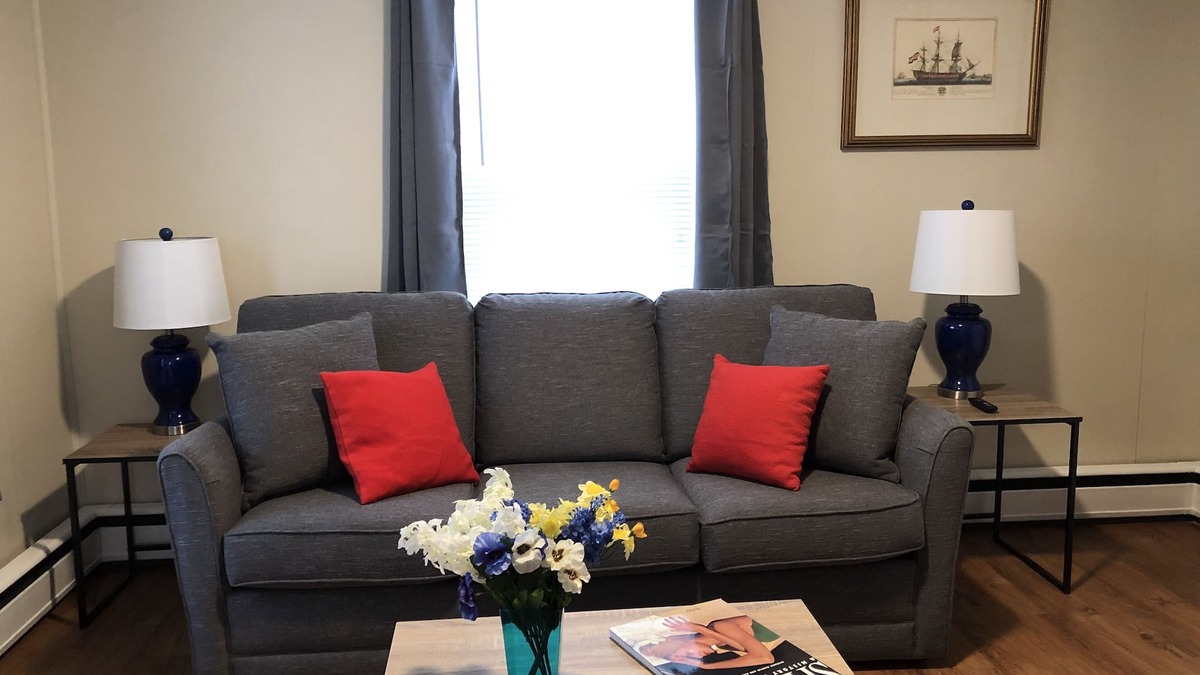 Berlin Apartment | Spacious White Mountain renovated 2 bedroom