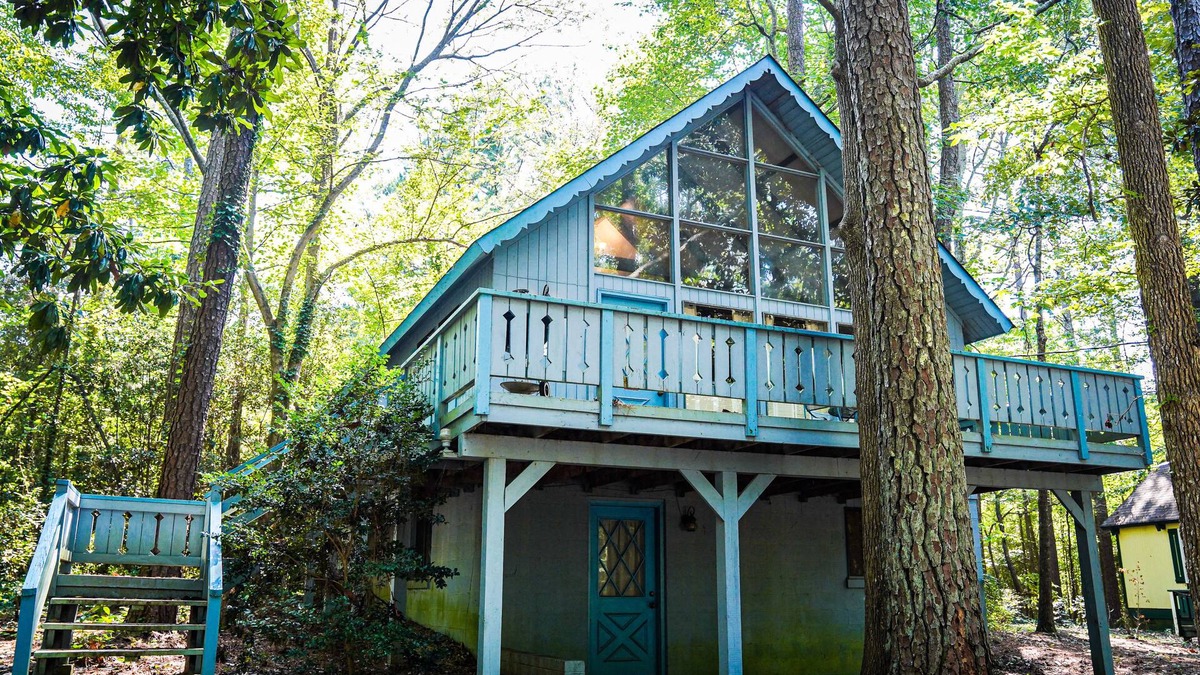Pine Mountain Ski Chalet | Spacious Wooded View Chalet with a third bathroom