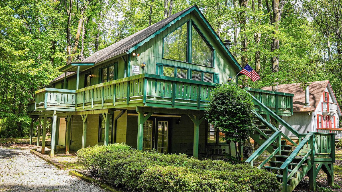 Pine Mountain Ski Chalet | Spacious wooded View chalet just miles from all local attractions!