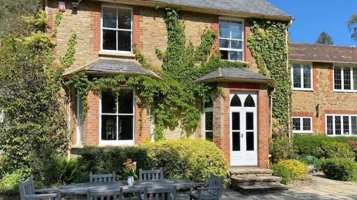Farnham House | Spacious woodland retreat - Surrey Hills