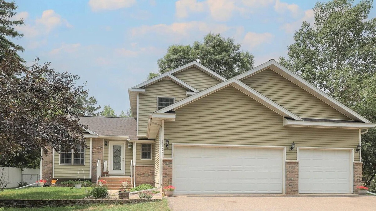 Baxter House | Spaciously Convenient House